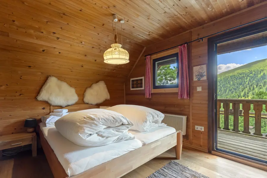 Hauptschlafzimmer mit Balkon